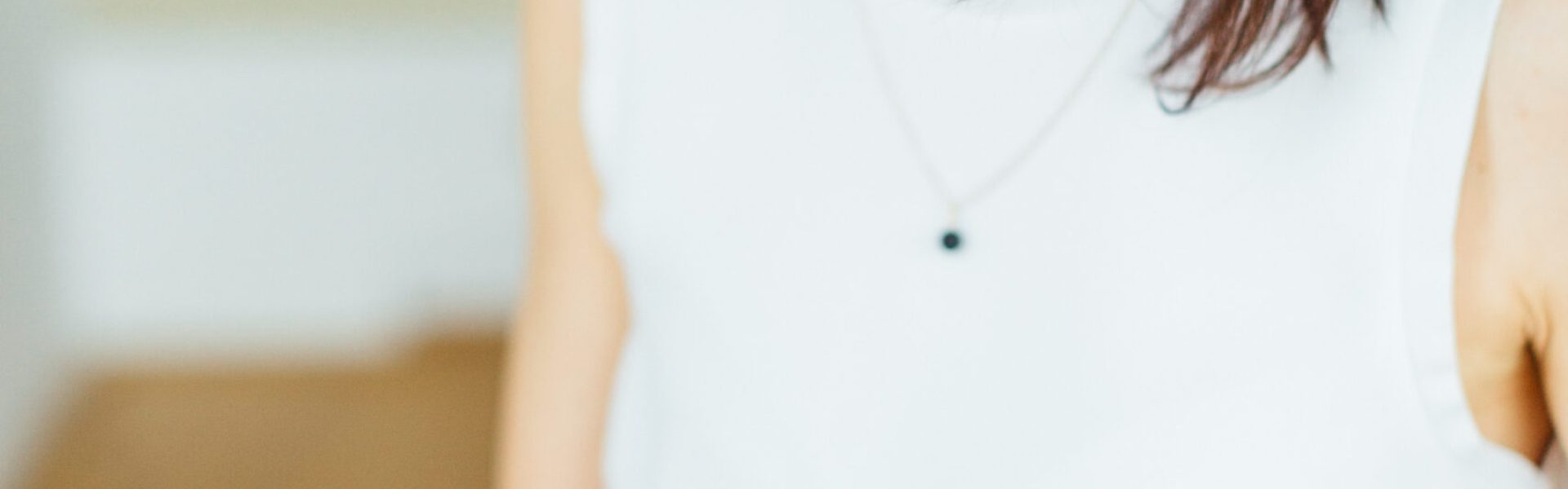 Frau bestätigt Termin im Zukunftsstudio Eva Schrotter in Linz.